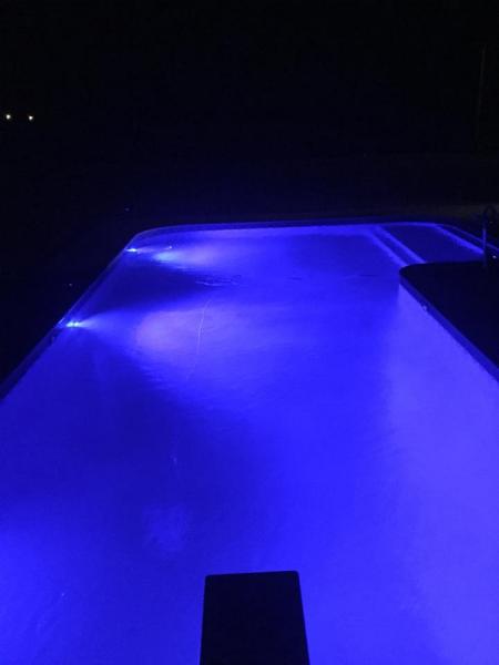 A great photo of this pool at night with this lighting.